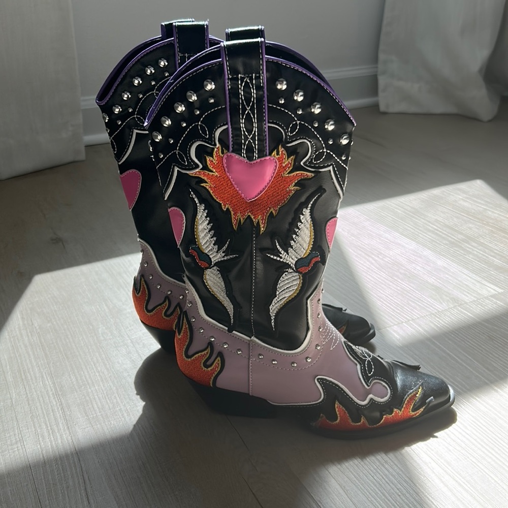 Beautiful cowboy boots.